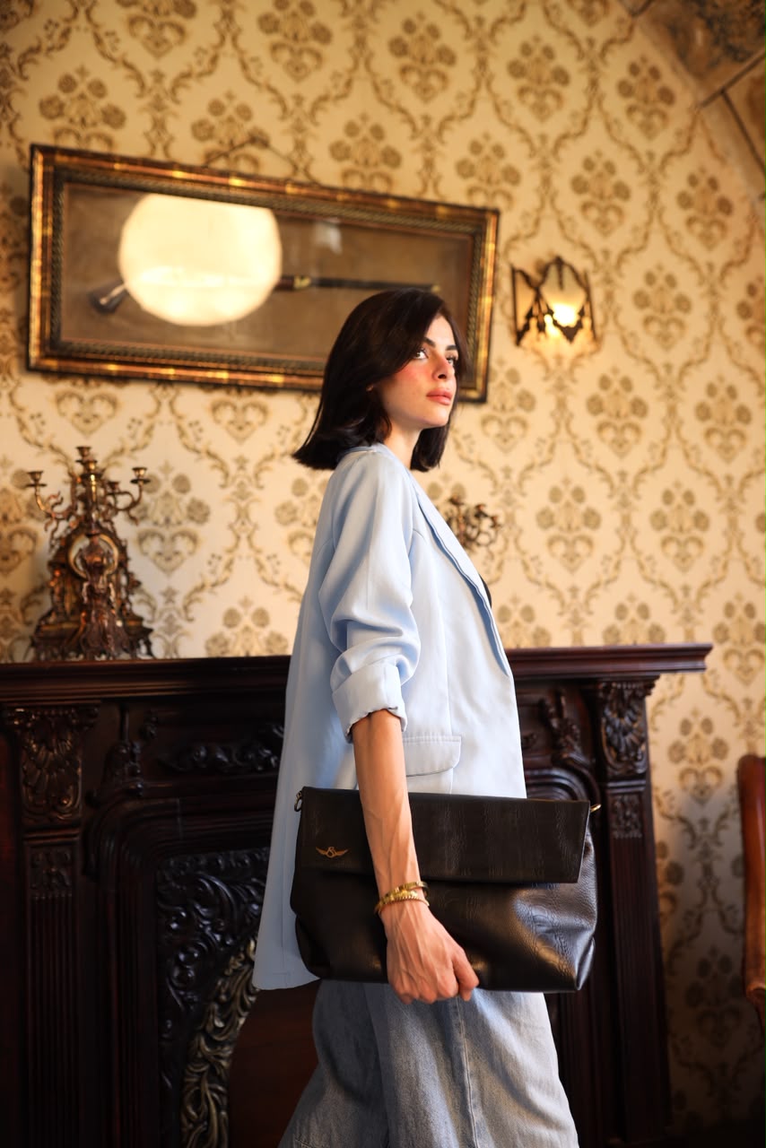 Black Aura Clutch